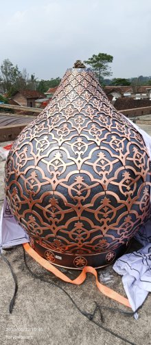 Kubah Tembaga Masjid Motif Arabesque